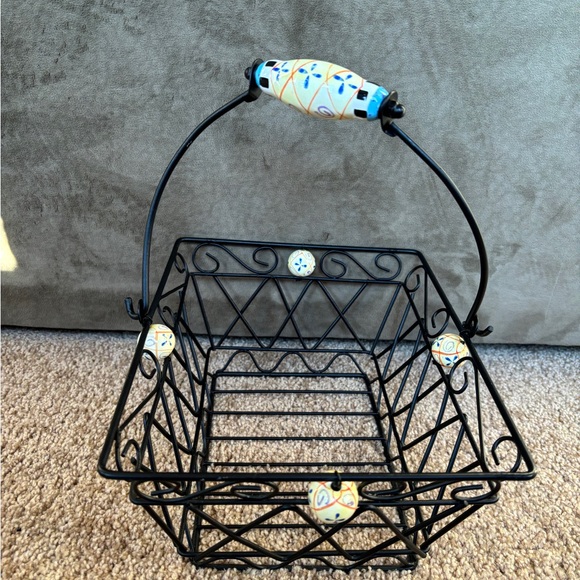 Vintage Black Metal Wire Basket Porcelain Handle and Accents Mackenzie Childs - Picture 15 of 16